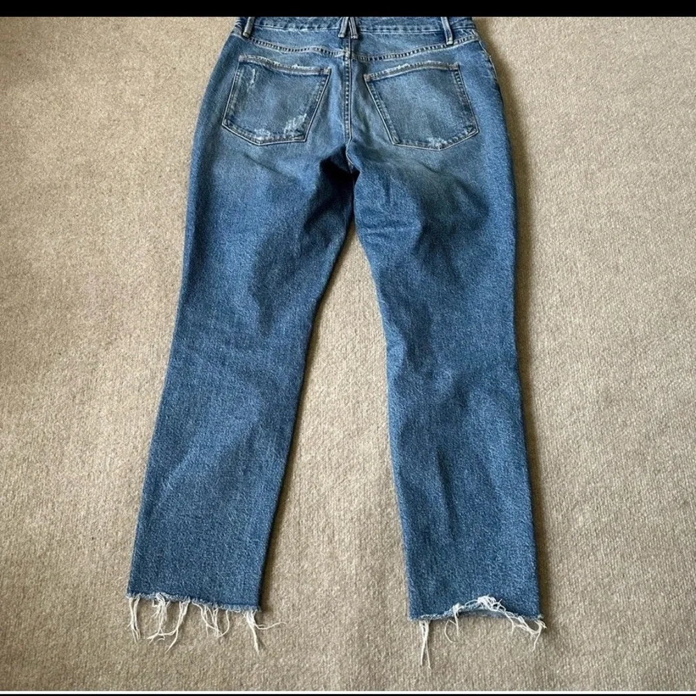 Good American Distressed Jeans~ 4/27 - Picture 2 of 4
